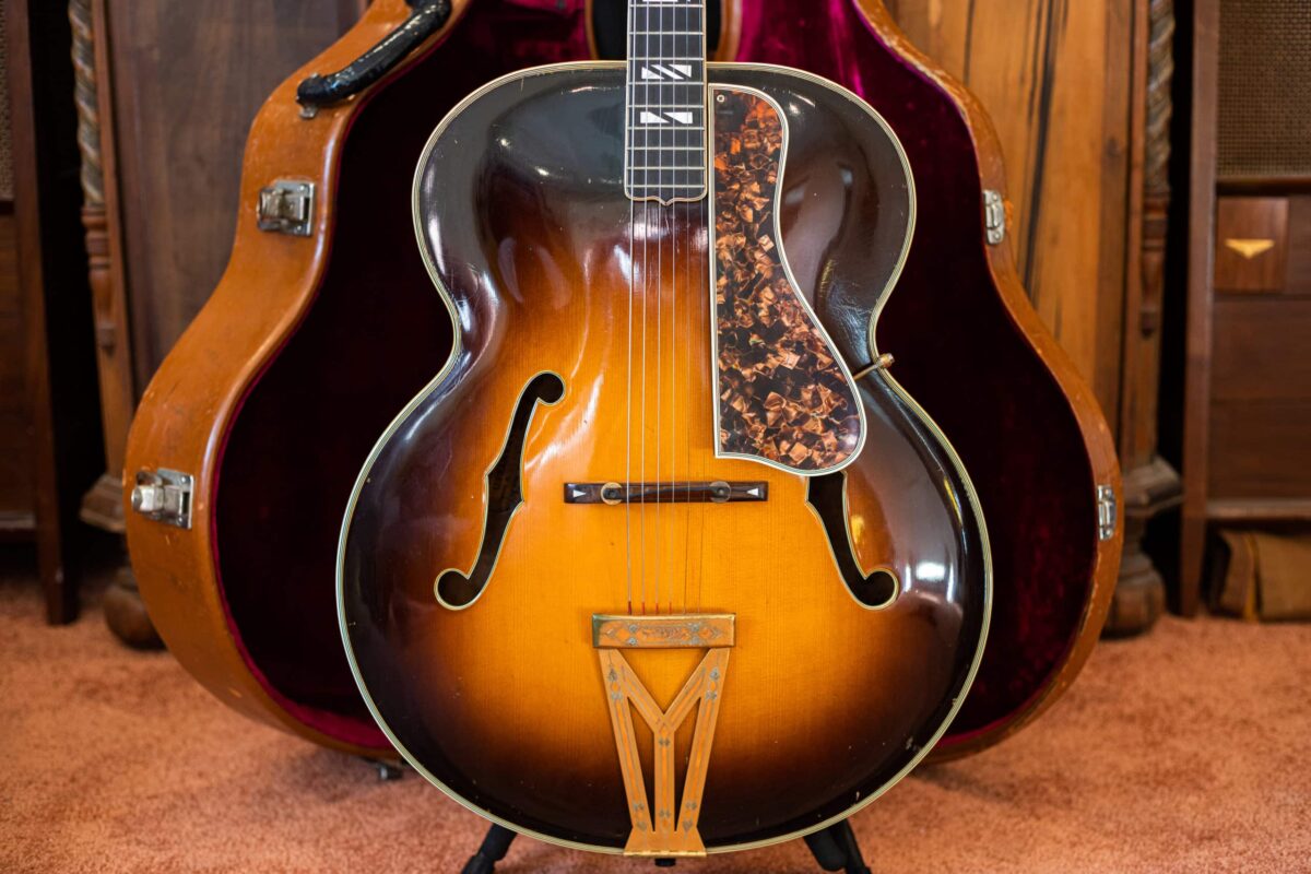 A frontal view of a 1937 Gibson Super 400